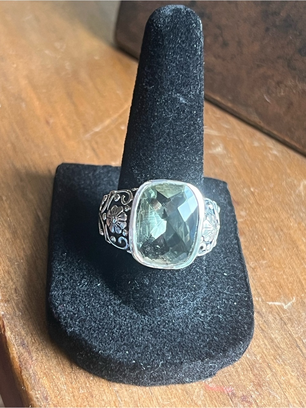 Sterling Silver Floral-Shoulder Ring with Light Green Gemstone